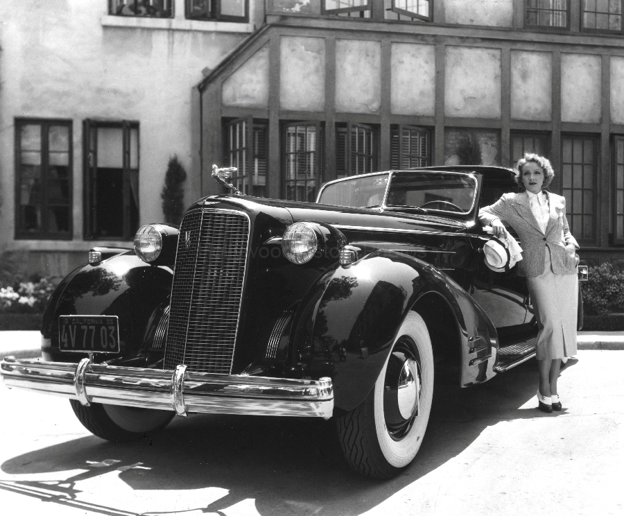 replace Marlene Dietrich 1935 WM.jpg